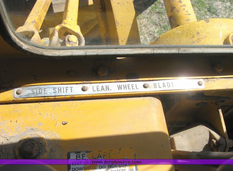 image for item 3978 1955 Caterpillar 12T motor grader