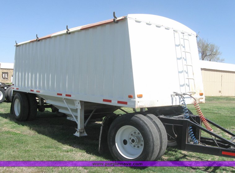 image for item 3979 1995 Jet 22' hopper trailer