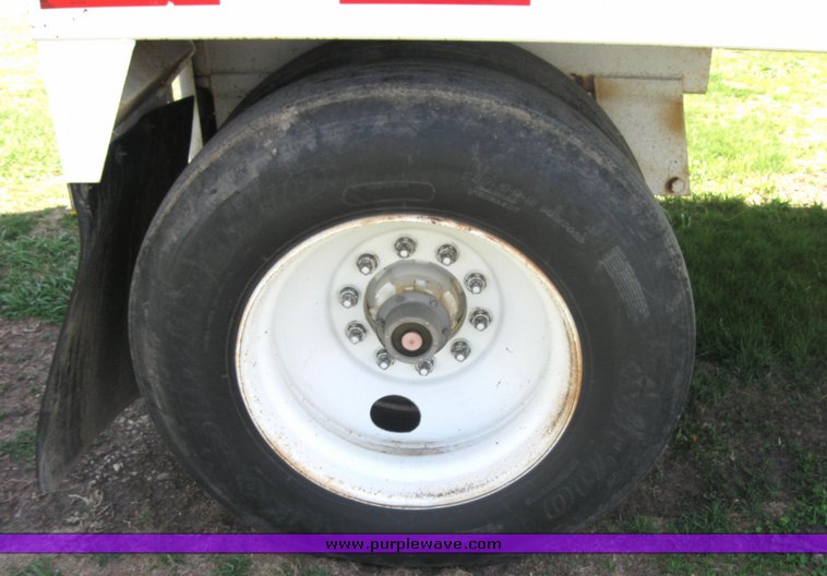 image for item 3979 1995 Jet 22' hopper trailer