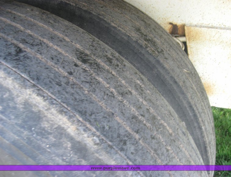 image for item 3979 1995 Jet 22' hopper trailer