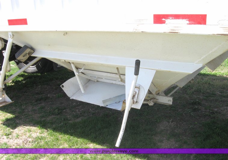 image for item 3979 1995 Jet 22' hopper trailer