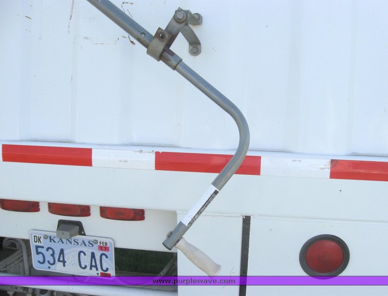 image for item 3979 1995 Jet 22' hopper trailer