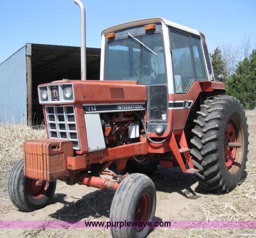 image for item 4003 International Harvester 1086 tractor