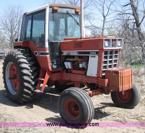 image for item 4003 International Harvester 1086 tractor