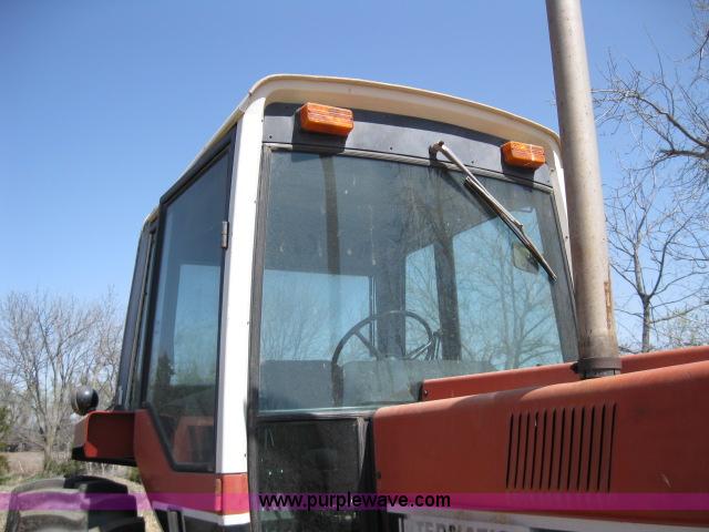 image for item 4003 International Harvester 1086 tractor