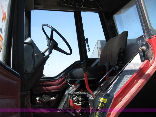image for item 4003 International Harvester 1086 tractor