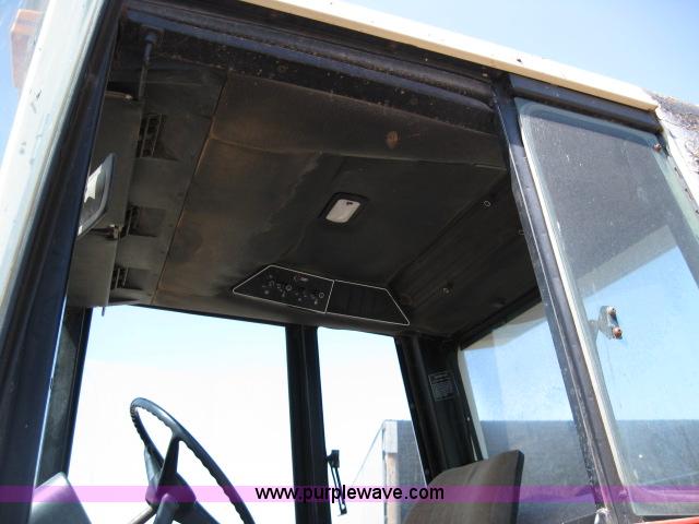 image for item 4003 International Harvester 1086 tractor