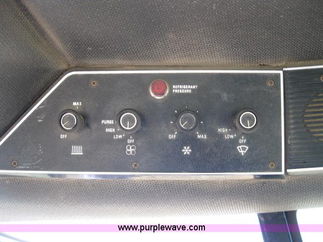 image for item 4003 International Harvester 1086 tractor