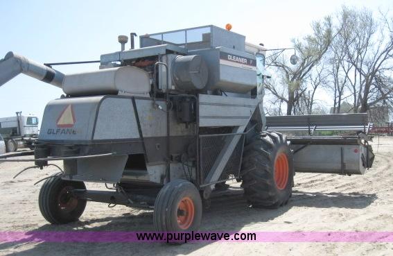 image for item 4005 1976 Allis Chalmers Gleaner F combine