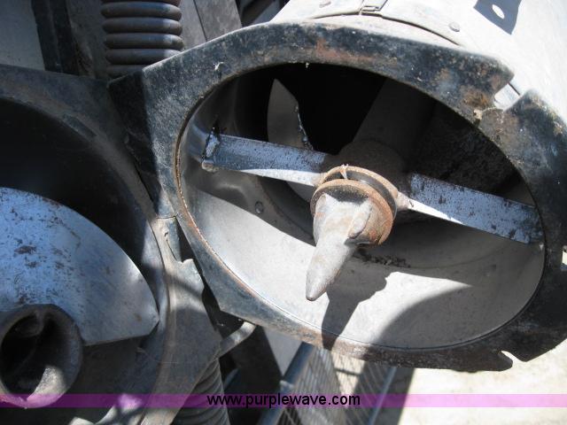 image for item 4005 1976 Allis Chalmers Gleaner F combine