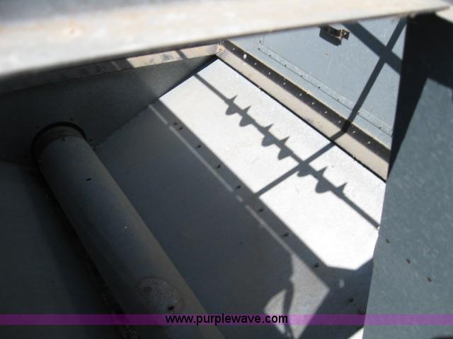 image for item 4005 1976 Allis Chalmers Gleaner F combine