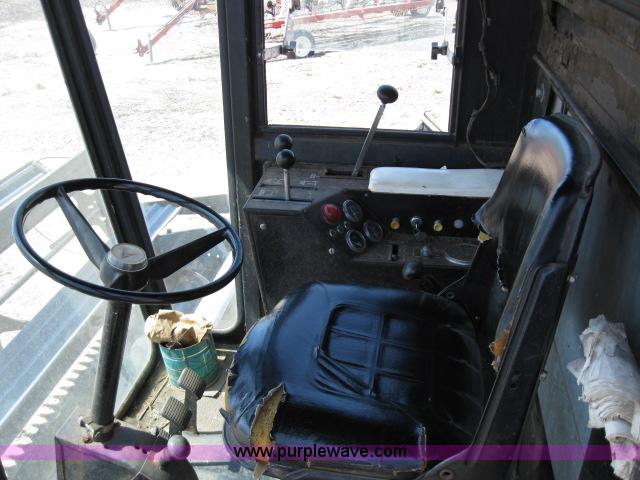 image for item 4005 1976 Allis Chalmers Gleaner F combine