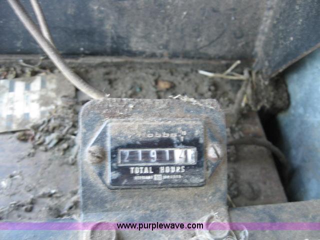 image for item 4005 1976 Allis Chalmers Gleaner F combine