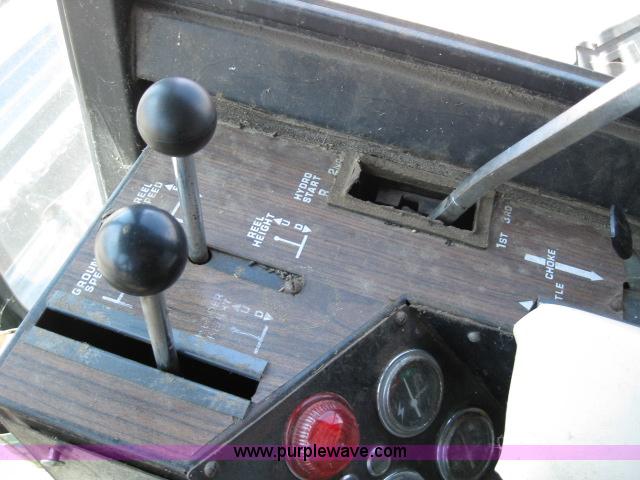 image for item 4005 1976 Allis Chalmers Gleaner F combine