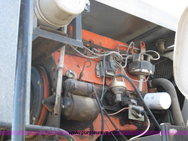 image for item 4005 1976 Allis Chalmers Gleaner F combine