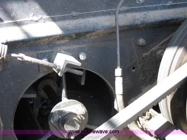 image for item 4005 1976 Allis Chalmers Gleaner F combine