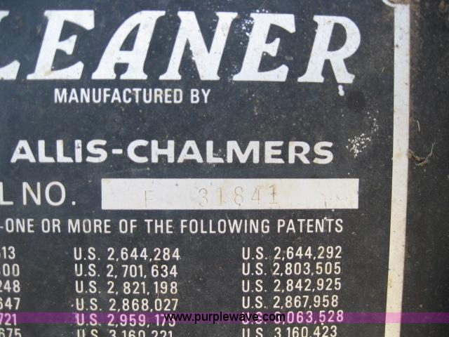 image for item 4005 1976 Allis Chalmers Gleaner F combine