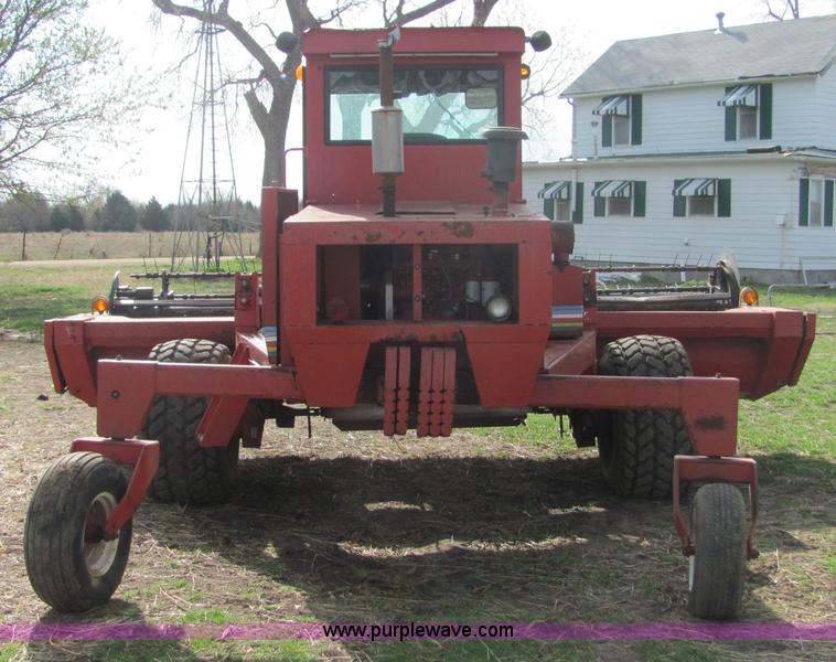 image for item 6768 1991 Mac Don 9000 self-propelled swather