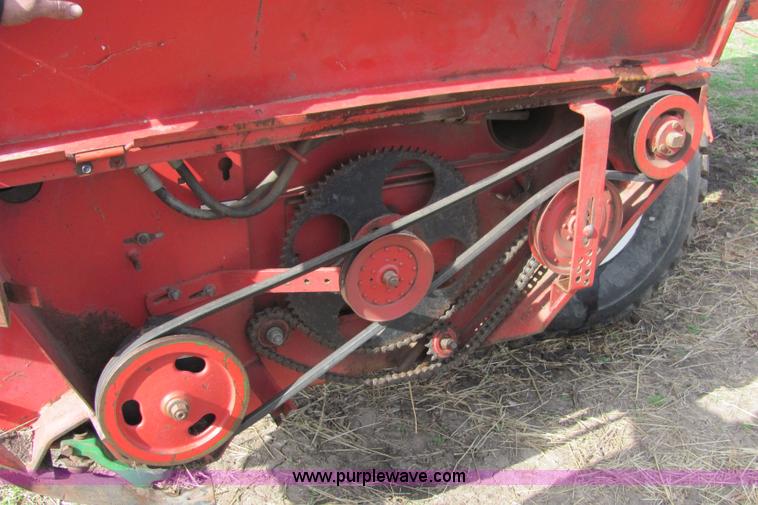 image for item 6768 1991 Mac Don 9000 self-propelled swather