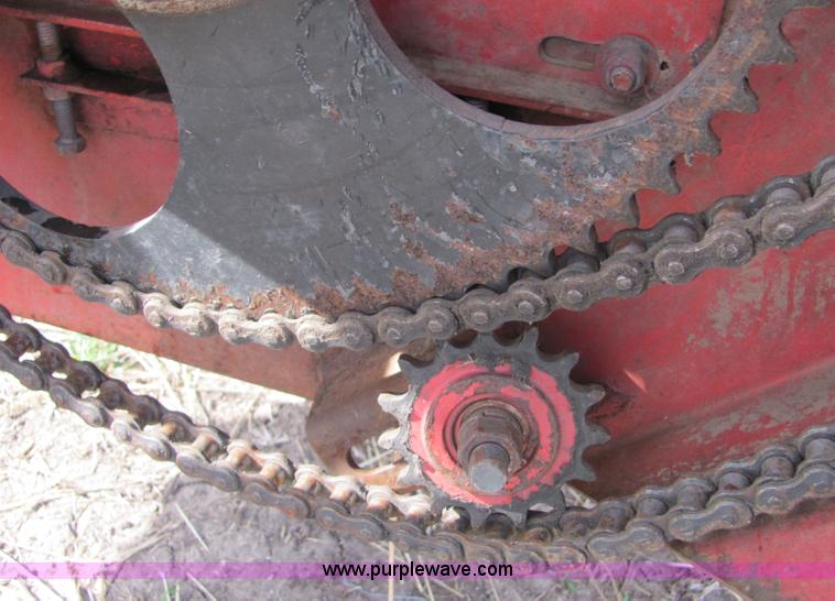 image for item 6768 1991 Mac Don 9000 self-propelled swather