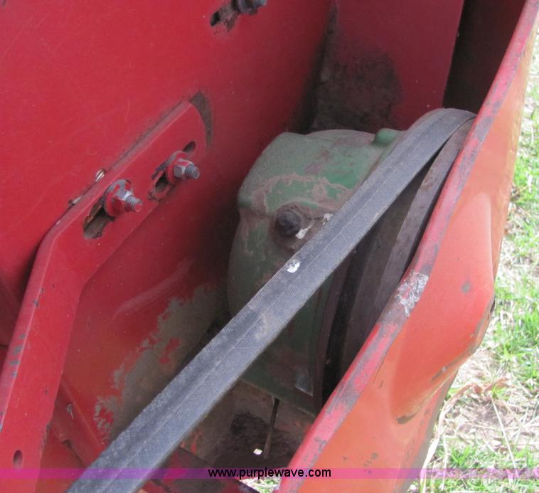 image for item 6768 1991 Mac Don 9000 self-propelled swather