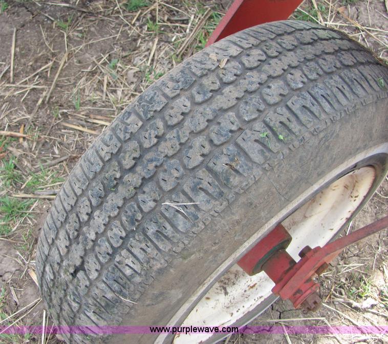 image for item 6768 1991 Mac Don 9000 self-propelled swather