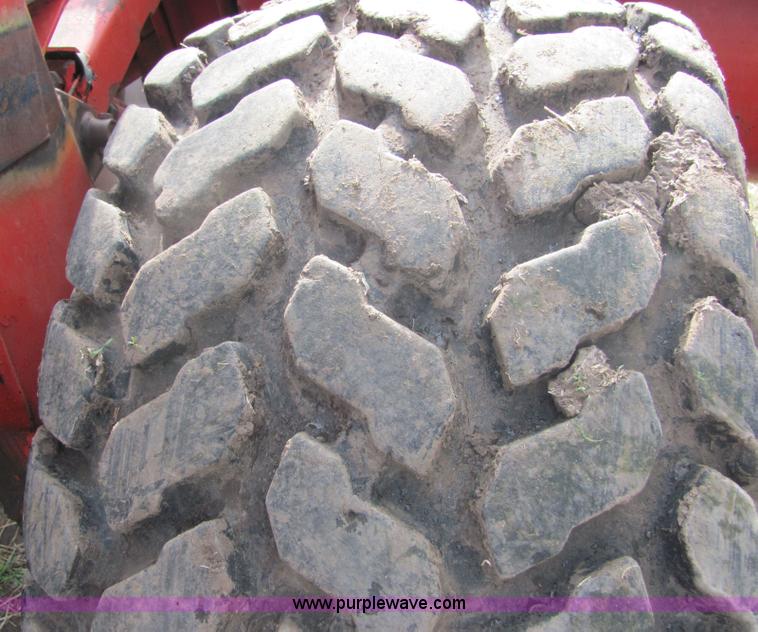 image for item 6768 1991 Mac Don 9000 self-propelled swather