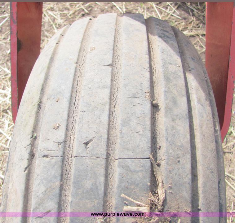 image for item 6768 1991 Mac Don 9000 self-propelled swather