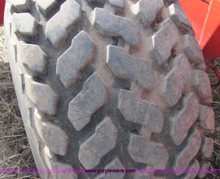 image for item 6768 1991 Mac Don 9000 self-propelled swather