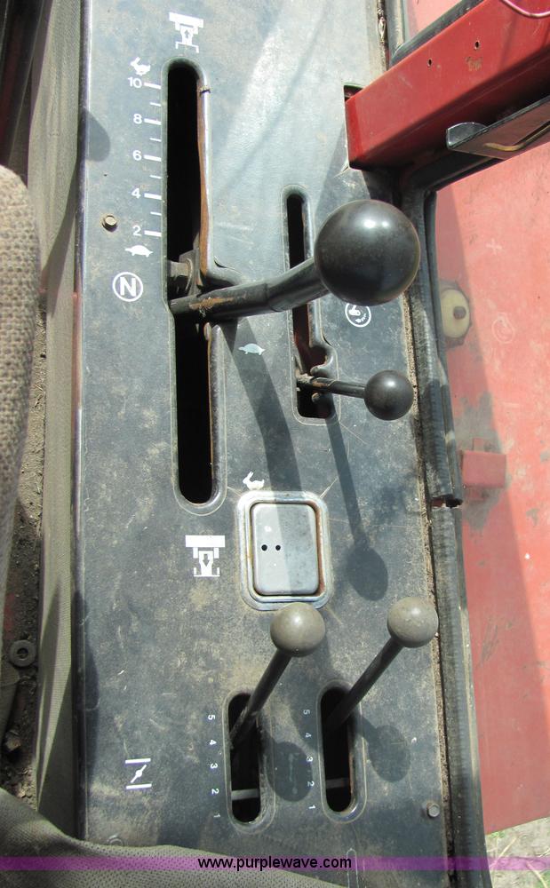 image for item 6768 1991 Mac Don 9000 self-propelled swather