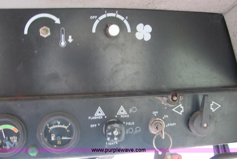 image for item 6768 1991 Mac Don 9000 self-propelled swather