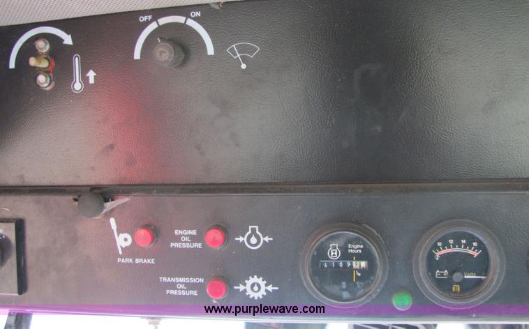 image for item 6768 1991 Mac Don 9000 self-propelled swather