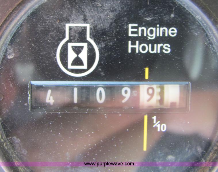 image for item 6768 1991 Mac Don 9000 self-propelled swather