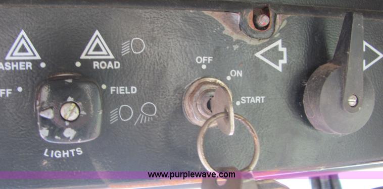 image for item 6768 1991 Mac Don 9000 self-propelled swather