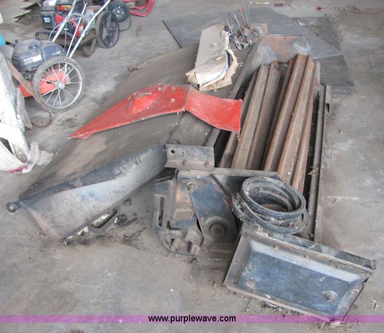 image for item 6768 1991 Mac Don 9000 self-propelled swather