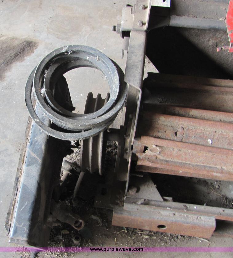 image for item 6768 1991 Mac Don 9000 self-propelled swather