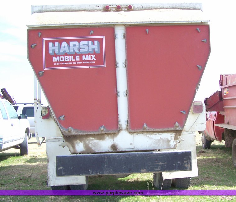 image for item 8093 1996 International Series 4900 truck