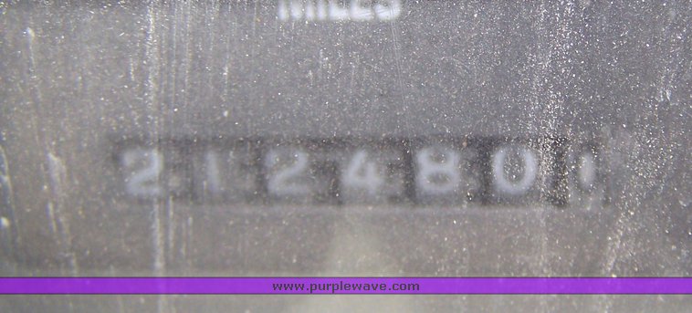 image for item 8093 1996 International Series 4900 truck