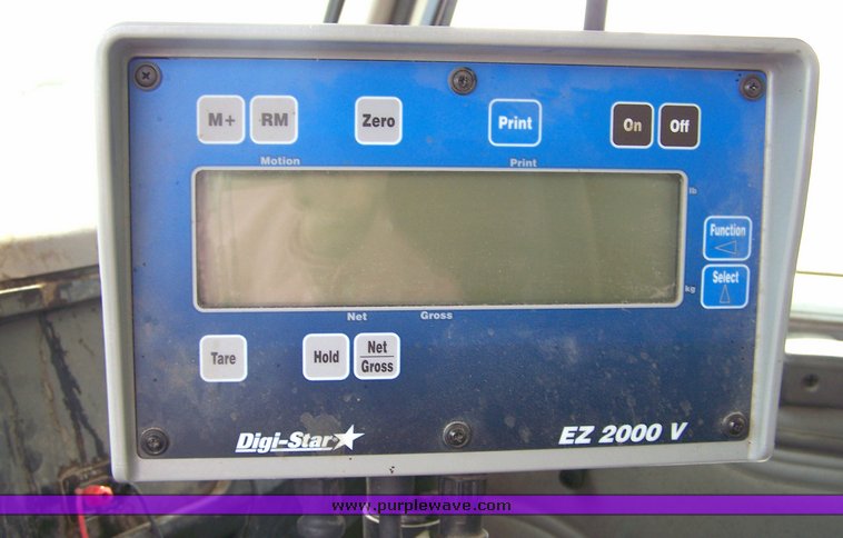 image for item 8093 1996 International Series 4900 truck