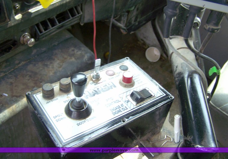 image for item 8093 1996 International Series 4900 truck