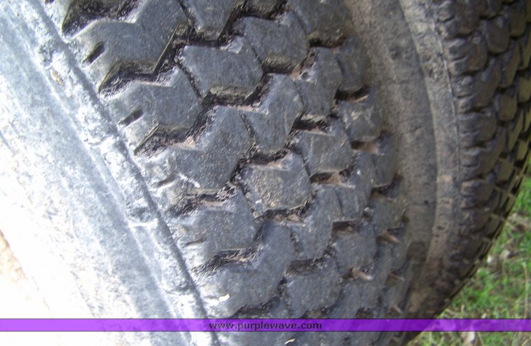 image for item 8093 1996 International Series 4900 truck