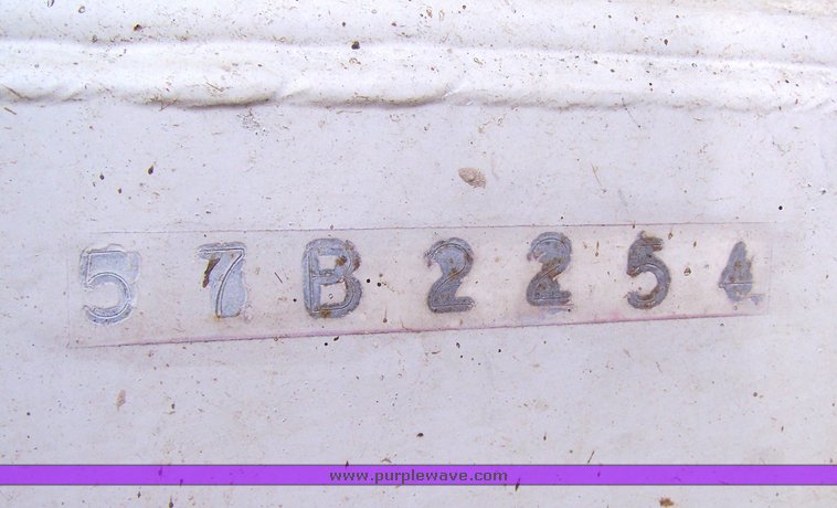 image for item 8093 1996 International Series 4900 truck