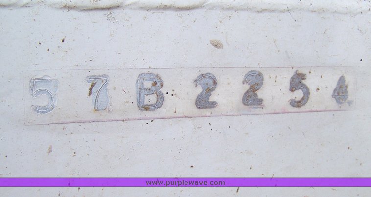 image for item 8093 1996 International Series 4900 truck