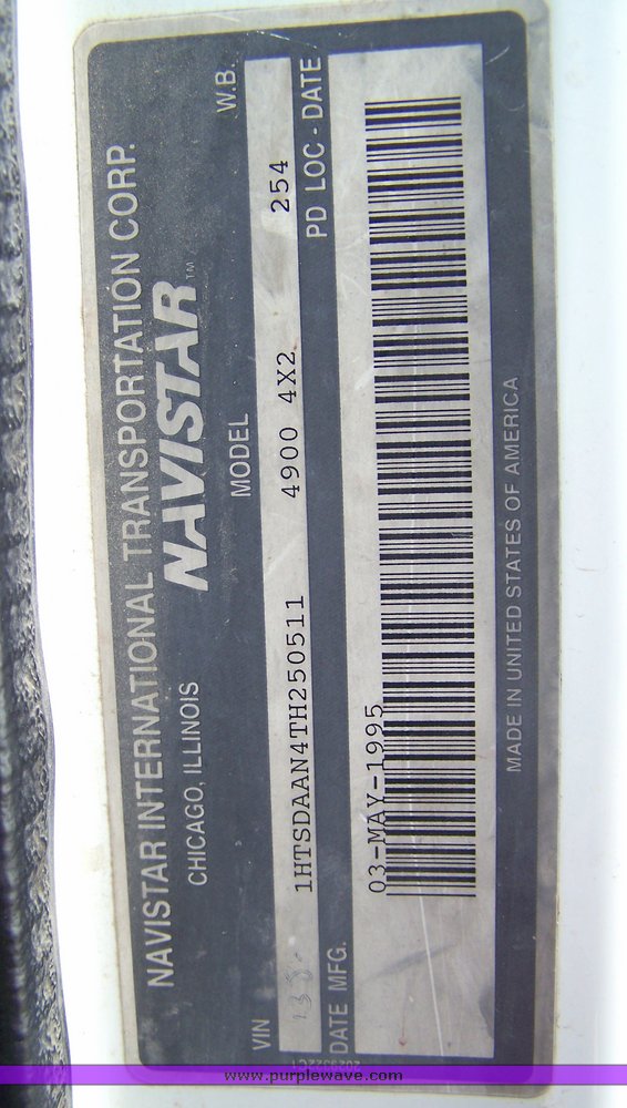 image for item 8093 1996 International Series 4900 truck