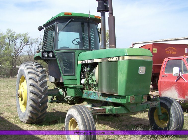 image for item 8094 1981 John Deere 4440 tractor