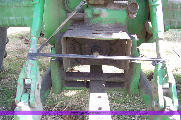 image for item 8094 1981 John Deere 4440 tractor