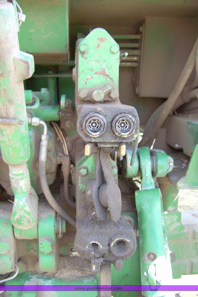 image for item 8094 1981 John Deere 4440 tractor