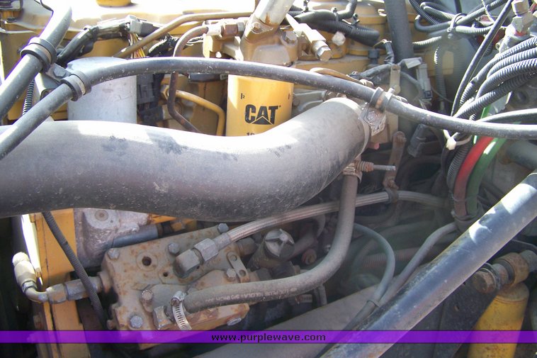 image for item 8094 1981 John Deere 4440 tractor