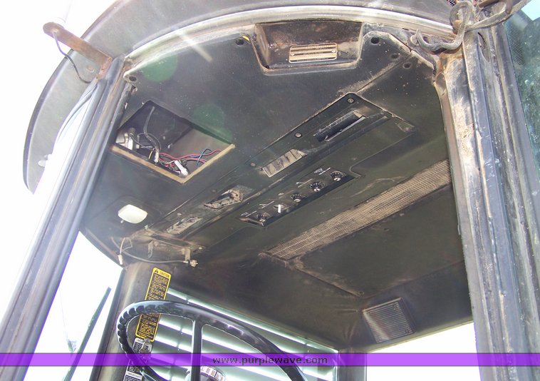 image for item 8094 1981 John Deere 4440 tractor