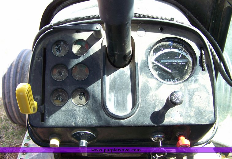 image for item 8094 1981 John Deere 4440 tractor